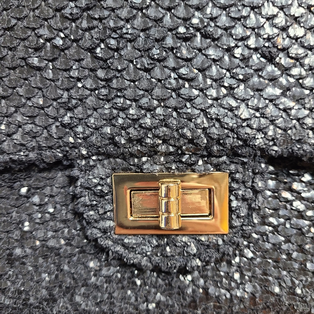 Black and Gold Purse - Picture 10 of 10